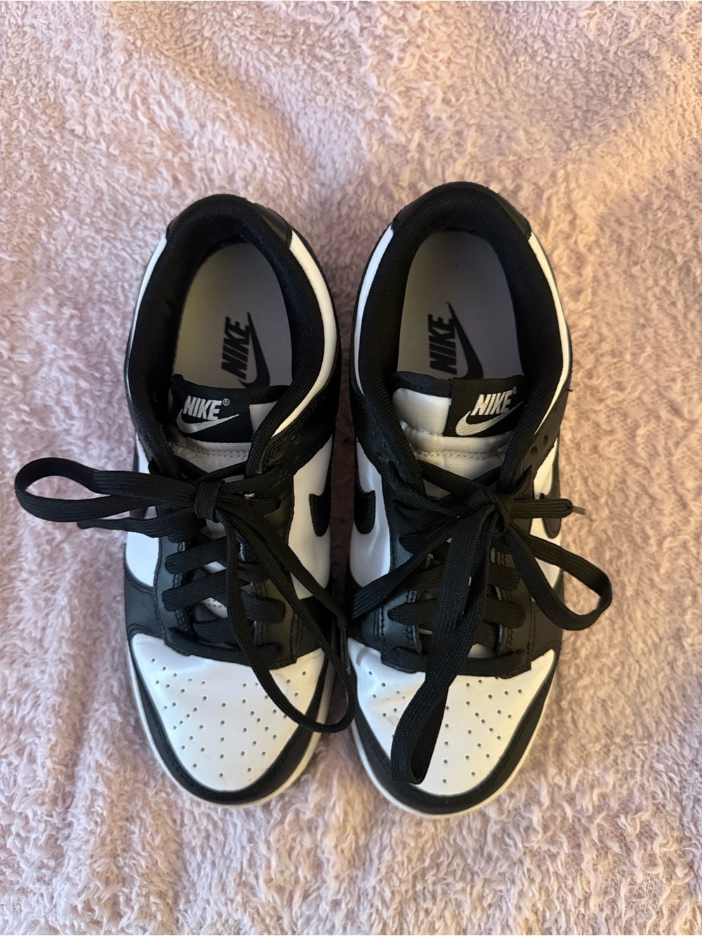 Nike Black and White Low-Top Sneakers 6.5 Size - Picture 2 of 4